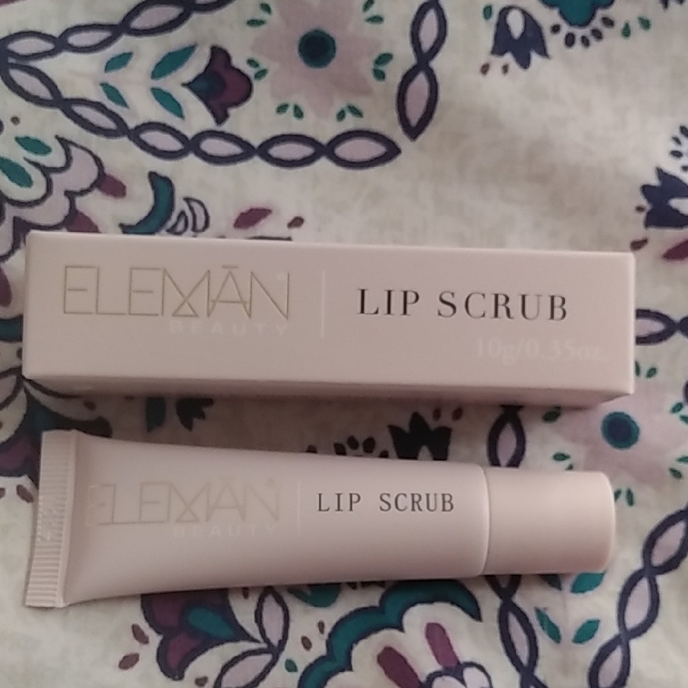 Eleman Beauty Lip Scrub - new in box